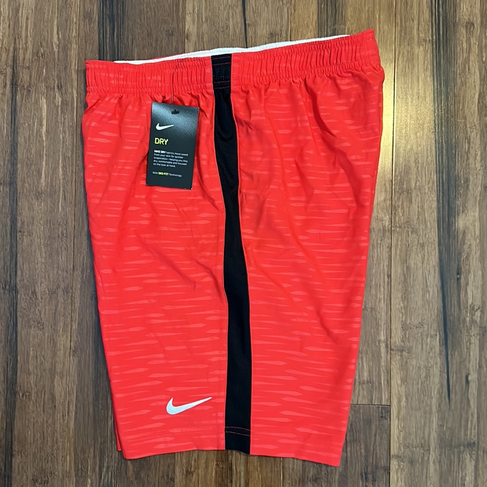 Men’s Nike Woven Venom II Soccer Shorts - Brand New With Tags! ⚽️🥅